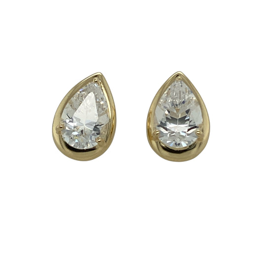 Bring elegant sparkle and timeless style to your collection with these pre-owned 14ct yellow gold cubic zirconia teardrop stud earrings, featuring a graceful design with eye-catching brilliance—perfect for everyday wear or special occasions.

Design: The earrings feature teardrop-shaped cubic zirconia stones measuring approximately 9mm by 6mm each, creating a classic and sophisticated look with beautiful light-catching sparkle.