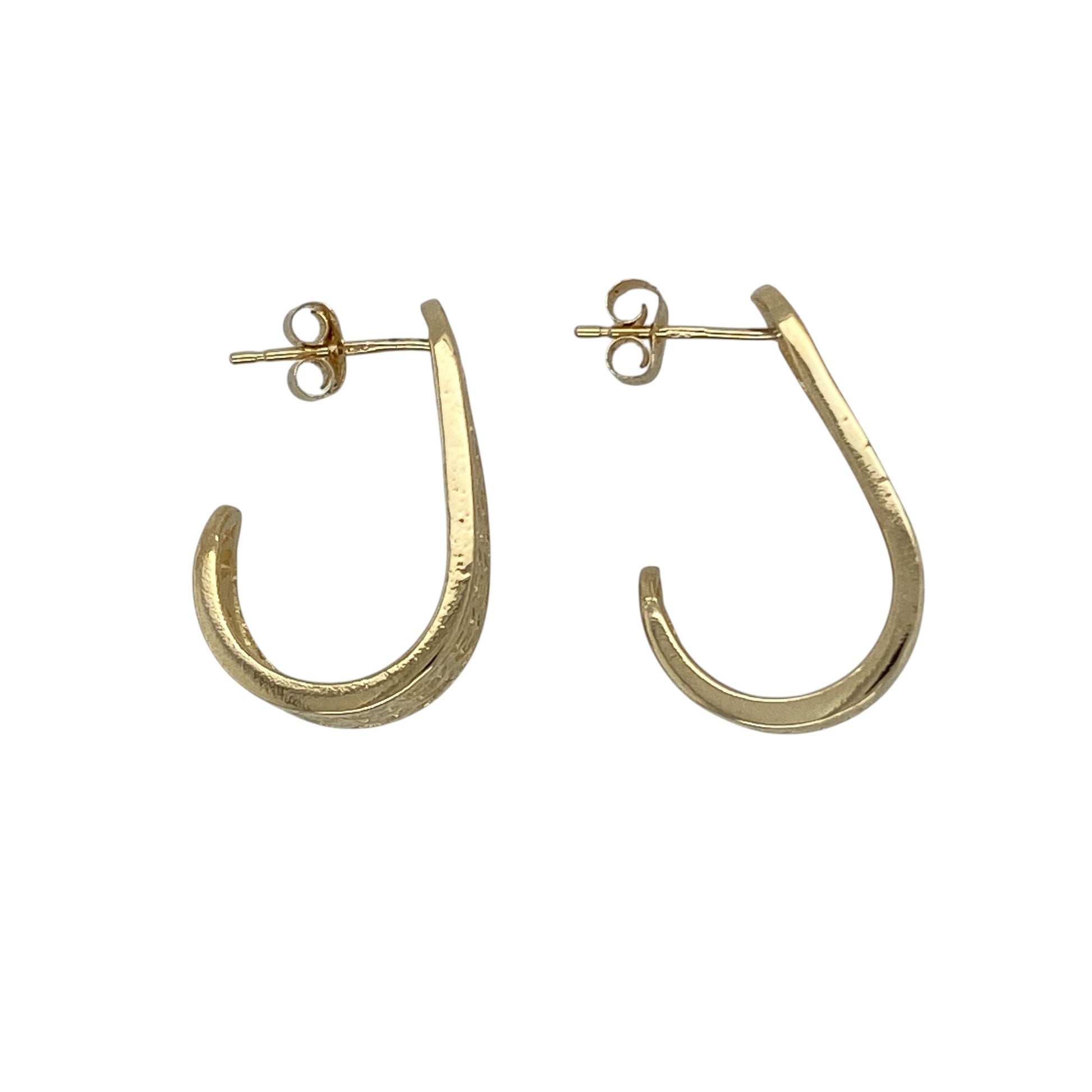 Bring contemporary elegance and distinctive texture to your collection with these pre-owned 9ct yellow gold open weave curved bar stud earrings, featuring a stylish design with timeless appeal—perfect for everyday wear or modern styling.

Design: The earrings feature a curved bar shape with an open weave design, creating a flowing and eye-catching look with added depth and texture.