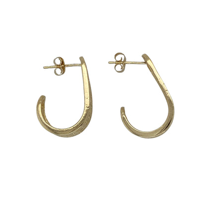 Bring contemporary elegance and distinctive texture to your collection with these pre-owned 9ct yellow gold open weave curved bar stud earrings, featuring a stylish design with timeless appeal—perfect for everyday wear or modern styling.

Design: The earrings feature a curved bar shape with an open weave design, creating a flowing and eye-catching look with added depth and texture.