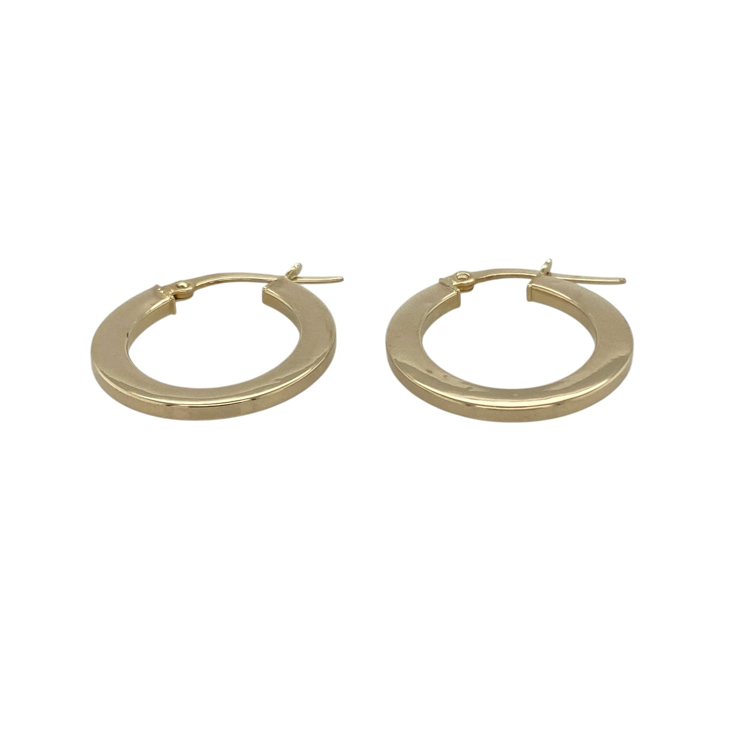 Bring classic simplicity and everyday elegance to your collection with these pre-owned 9ct yellow gold plain flat oval creole earrings, featuring a timeless design with versatile appeal—perfect for any occasion.

Design: The earrings feature a flat oval creole hoop shape with a smooth plain finish, creating a sleek and understated look that complements any style.