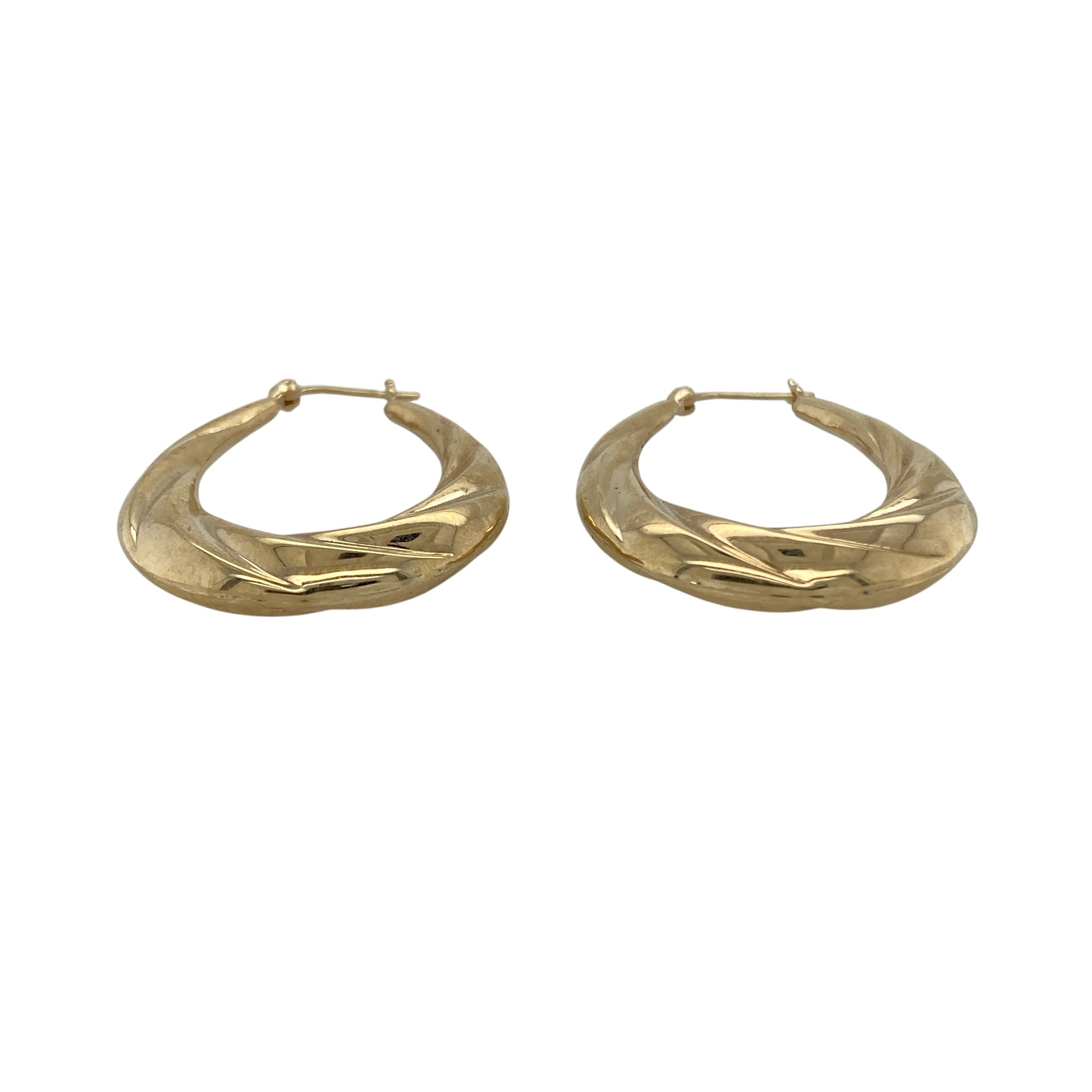 Bring timeless elegance and stylish texture to your collection with these pre-owned 9ct yellow gold twisted oval creole earrings, featuring a classic design with eye-catching detail—perfect for everyday wear or effortless styling.

Design: The earrings feature an oval creole hoop shape with a twisted finish, creating a graceful and light-catching look with added depth and dimension.