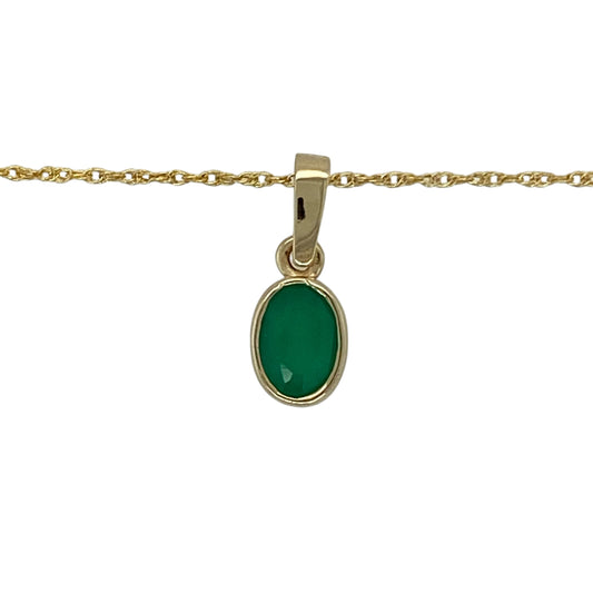 Bring elegant colour and timeless style to your collection with this pre-owned 9ct yellow gold green stone pendant necklace, featuring a classic design with refined detail—perfect for everyday wear or special occasions.

Design: The necklace features an oval green stone pendant measuring approximately 1.6cm in length including the bail, suspended from a 16" Prince of Wales chain for an elegant and balanced finish. The oval green stone measures approximately 8mm by 6mm, creating a vibrant focal point.