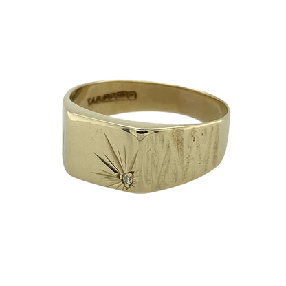 Bring classic style and refined sparkle to your collection with this pre-owned 9ct yellow gold diamond set signet ring, featuring a timeless design with elegant detail—perfect for everyday wear or a sophisticated statement piece.

Design: The ring showcases a signet-style front measuring approximately 7mm in height, accented with sparkling diamonds for a subtle yet eye-catching finish.