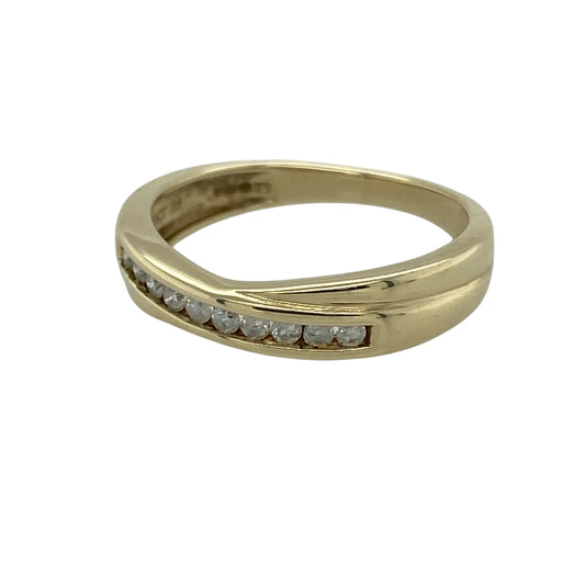 Bring elegant sparkle and contemporary styling to your collection with this pre-owned 9ct yellow gold diamond crossover band ring, featuring a graceful design with timeless appeal—perfect for everyday wear or special occasions.

Design: The ring features a crossover band style measuring approximately 4mm across the front, set with sparkling diamonds that create a flowing and eye-catching finish.