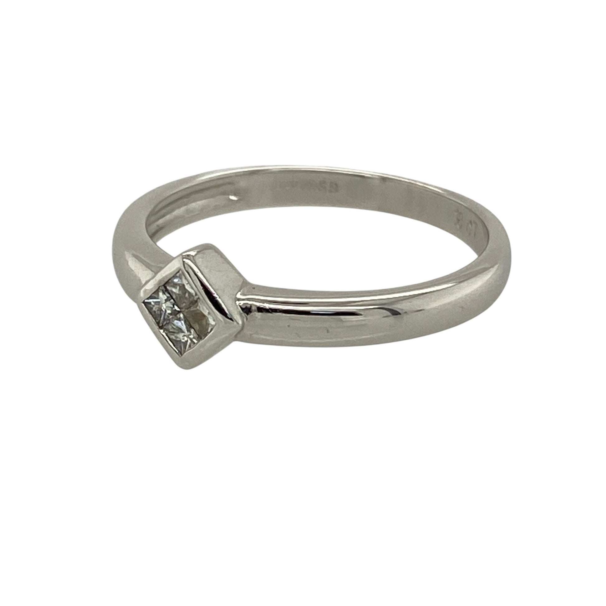 Bring contemporary elegance and refined brilliance to your collection with this pre-owned 18ct white gold diamond rubover set square solitaire ring, featuring a sophisticated illusion design with timeless appeal—perfect for special occasions or everyday luxury.

Design: The ring showcases a square solitaire-style centre formed from four princess cut diamonds, arranged together to create the illusion of a larger single stone within a sleek rubover setting.