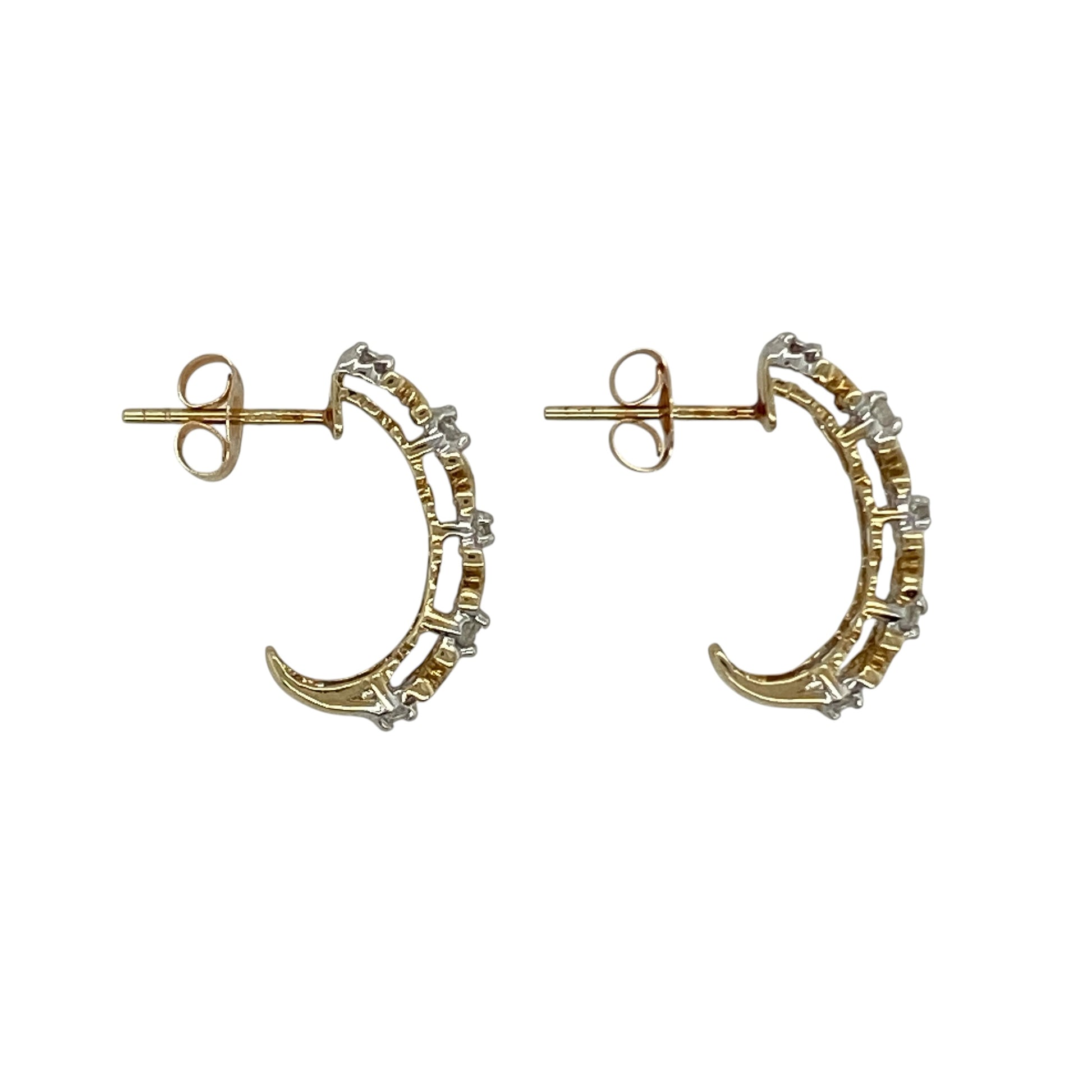 Bring contemporary style and elegant sparkle to your collection with these pre-owned 9ct yellow gold diamond set curved bar stud earrings, featuring a distinctive X-patterned design with timeless appeal—perfect for everyday wear or modern styling.

Design: The earrings feature a curved bar shape with an eye-catching X-patterned design, accented with sparkling diamonds for a refined and stylish finish.
