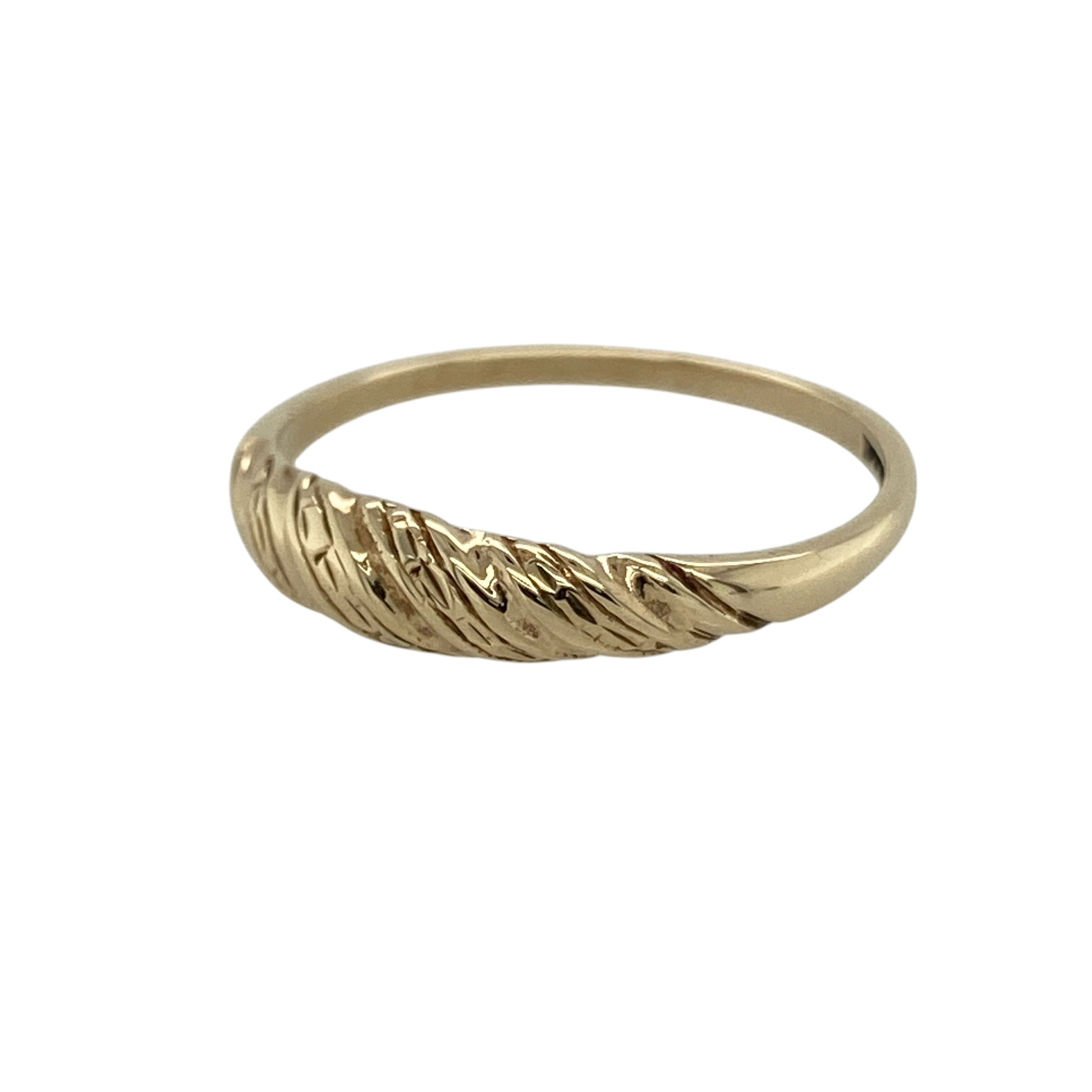 Add subtle elegance to your jewellery collection with this pre-owned 9ct yellow gold twisted band ring, featuring a classic textured design with timeless everyday appeal—perfect for stacking, daily wear, or as a simple gift idea.

Design: The ring features a stylish twisted band design with a textured appearance across the front, measuring approximately 4mm wide for a delicate yet eye-catching look.