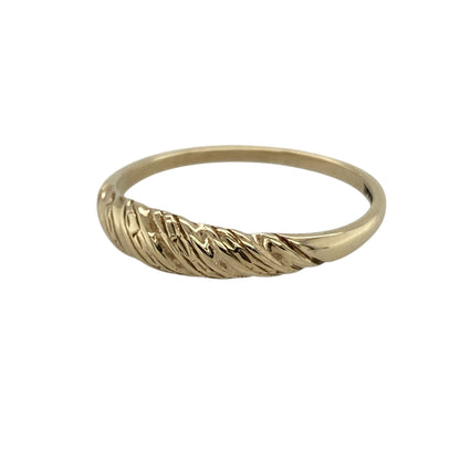Add subtle elegance to your jewellery collection with this pre-owned 9ct yellow gold twisted band ring, featuring a classic textured design with timeless everyday appeal—perfect for stacking, daily wear, or as a simple gift idea.

Design: The ring features a stylish twisted band design with a textured appearance across the front, measuring approximately 4mm wide for a delicate yet eye-catching look.
