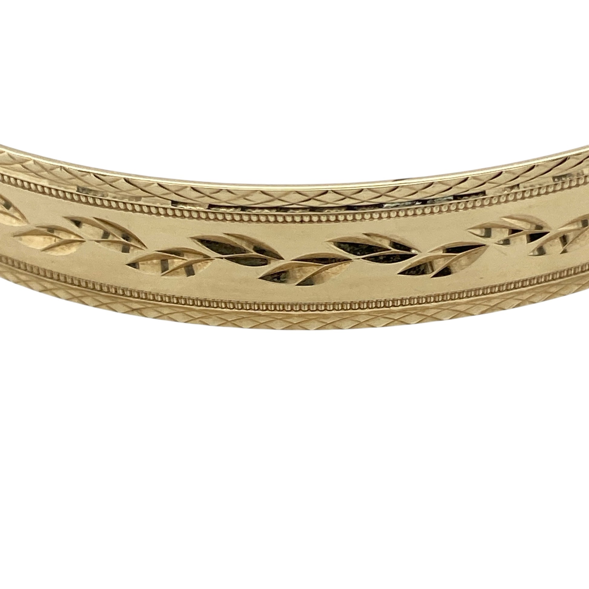 Add timeless vintage charm to your jewellery collection with this pre-owned 9ct yellow solid gold patterned expanding bangle, featuring elegant decorative detailing and a classic expandable design—perfect for everyday wear, occasion styling, or as a standout statement piece.

Design: The bangle features an attractive patterned finish throughout with a traditional expanding design, allowing for ease of wear and a comfortable fit.