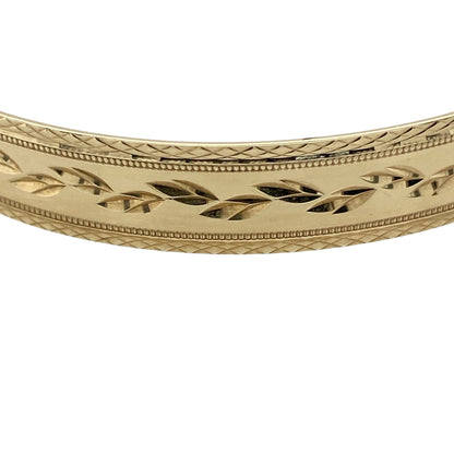 Add timeless vintage charm to your jewellery collection with this pre-owned 9ct yellow solid gold patterned expanding bangle, featuring elegant decorative detailing and a classic expandable design—perfect for everyday wear, occasion styling, or as a standout statement piece.

Design: The bangle features an attractive patterned finish throughout with a traditional expanding design, allowing for ease of wear and a comfortable fit.