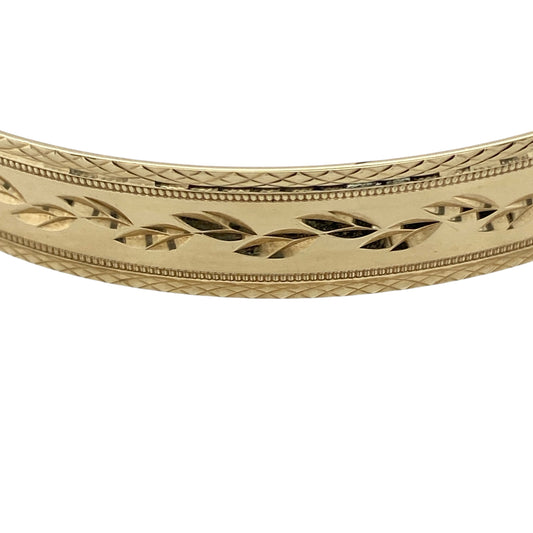 Add timeless vintage charm to your jewellery collection with this pre-owned 9ct yellow solid gold patterned expanding bangle, featuring elegant decorative detailing and a classic expandable design—perfect for everyday wear, occasion styling, or as a standout statement piece.

Design: The bangle features an attractive patterned finish throughout with a traditional expanding design, allowing for ease of wear and a comfortable fit.
