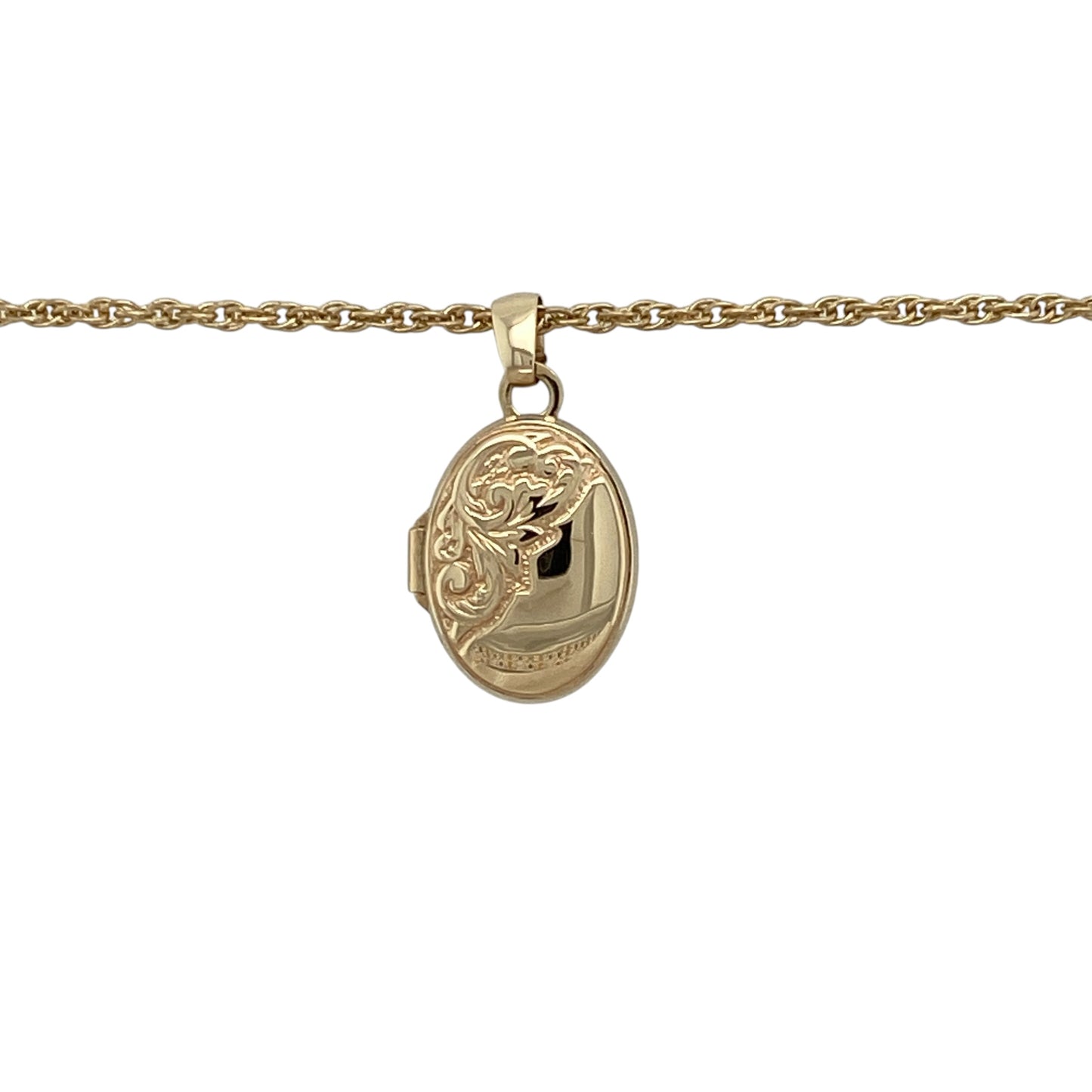 Add timeless sentimental charm to your jewellery collection with this pre-owned 9ct yellow gold patterned oval locket necklace, featuring a classic engraved design suspended from an elegant Prince of Wales chain—perfect for everyday wear, gifting, or keeping treasured memories close.

Design: The necklace features a small oval-shaped locket with attractive patterned detailing, creating a traditional and elegant look.
