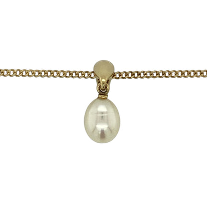 Add timeless elegance to your jewellery collection with this pre-owned 9ct yellow gold pearl pendant necklace, featuring a classic pearl drop suspended from a stylish curb chain—perfect for special occasions, everyday sophistication, or thoughtful gifting.

Design: The necklace features an elegant pearl pendant measuring approximately 1.9cm in length including the bail, showcasing a lustrous pearl measuring approximately 9mm by 7mm for a refined and feminine look.