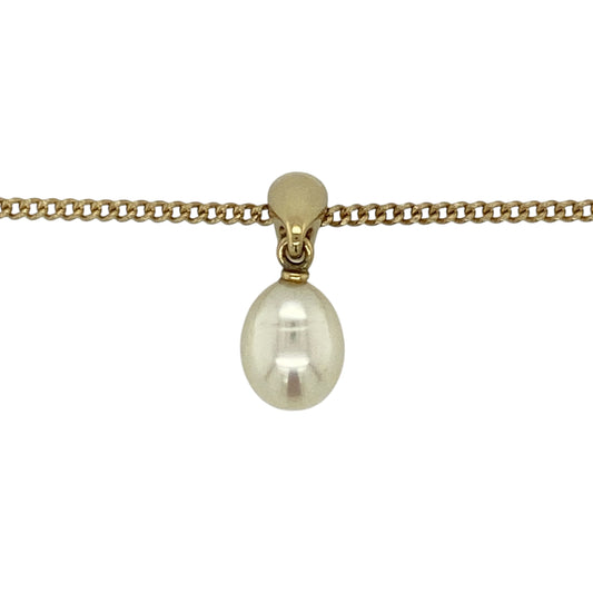 Add timeless elegance to your jewellery collection with this pre-owned 9ct yellow gold pearl pendant necklace, featuring a classic pearl drop suspended from a stylish curb chain—perfect for special occasions, everyday sophistication, or thoughtful gifting.

Design: The necklace features an elegant pearl pendant measuring approximately 1.9cm in length including the bail, showcasing a lustrous pearl measuring approximately 9mm by 7mm for a refined and feminine look.
