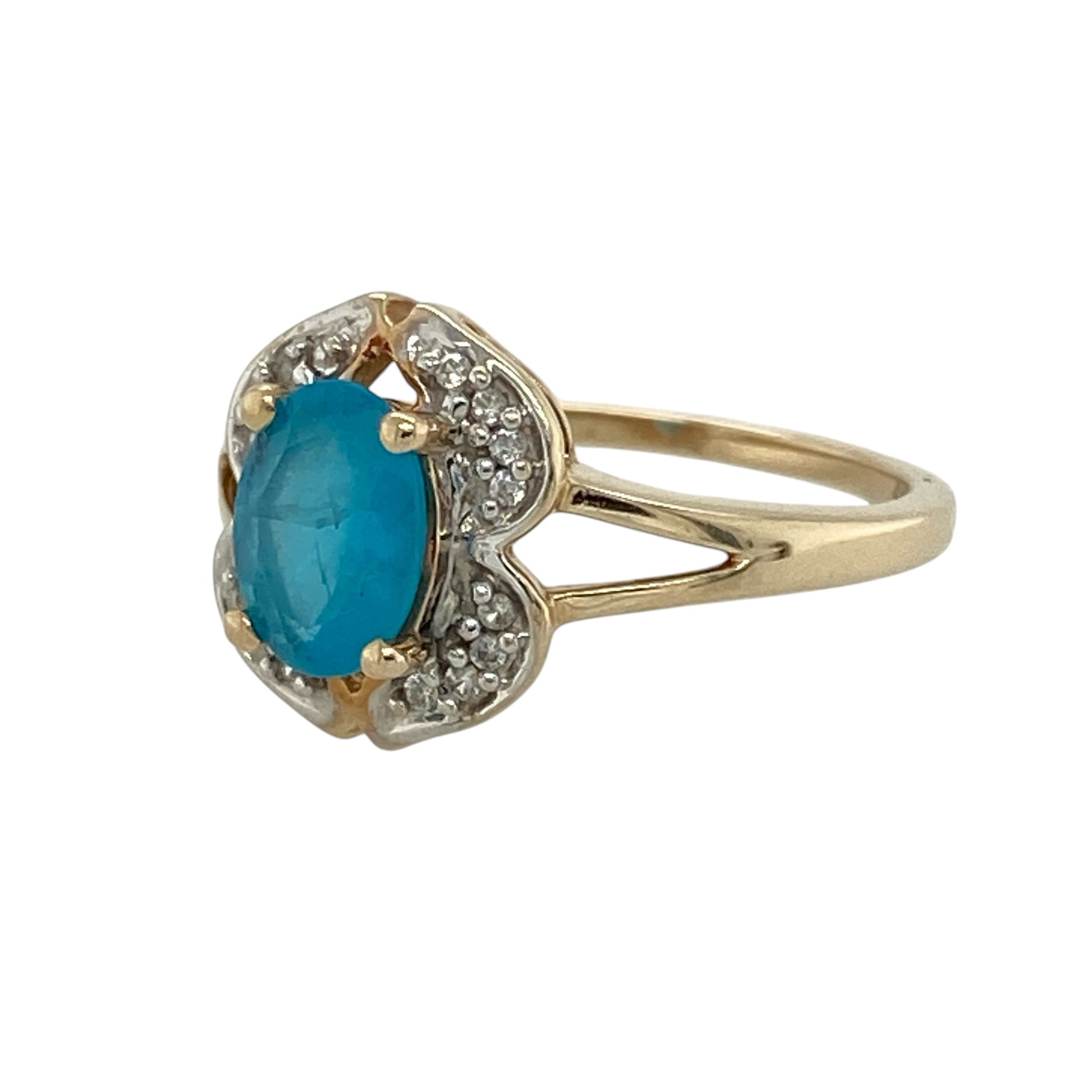 Add elegant colour and sparkle to your jewellery collection with this pre-owned 9ct yellow gold blue stone and cubic zirconia ring, featuring a classic oval-cut centre stone with shimmering accents—perfect for special occasions, everyday elegance, or thoughtful gifting.

Design: The ring showcases a striking oval blue stone measuring approximately 7mm by 5mm, complemented by sparkling cubic zirconia accents that enhance the brilliance and create a refined, eye-catching look.
