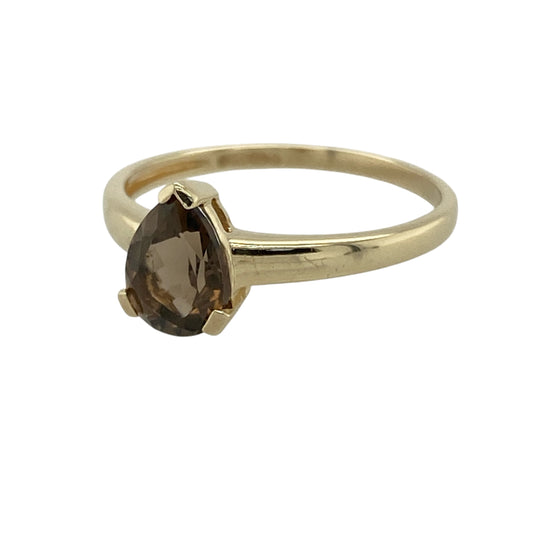 Add warm earthy elegance to your jewellery collection with this pre-owned 9ct yellow gold smoky quartz teardrop solitaire ring, featuring a beautifully shaped gemstone with timeless understated appeal—perfect for everyday wear, occasion styling, or thoughtful gifting.

Design: The ring showcases a striking teardrop-cut smoky quartz stone measuring approximately 8mm by 6mm, creating an elegant solitaire design with rich natural colour and graceful styling.