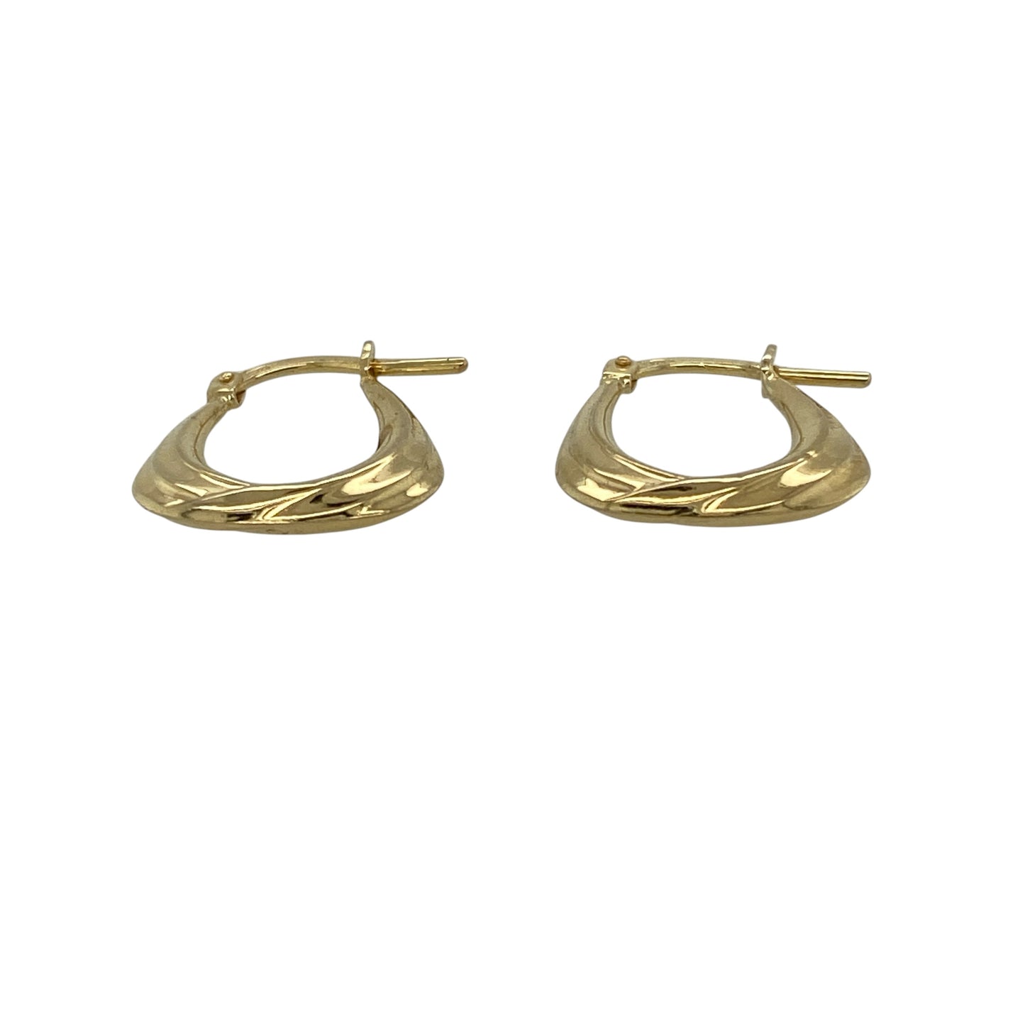 Add a unique vintage-inspired touch to your jewellery collection with these pre-owned 9ct yellow gold twist textured handbag creole earrings, featuring an elegant shaped design with timeless everyday appeal—perfect for casual wear, gifting, or stylish occasion looks.

Design: The earrings feature a distinctive handbag-shaped creole hoop design with twisted textured detailing, creating an eye-catching and elegant appearance with subtle sparkle and dimension.