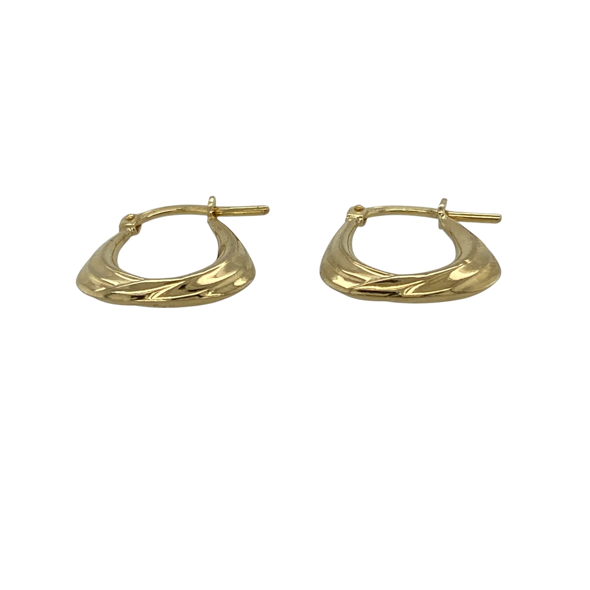 Add a unique vintage-inspired touch to your jewellery collection with these pre-owned 9ct yellow gold twist textured handbag creole earrings, featuring an elegant shaped design with timeless everyday appeal—perfect for casual wear, gifting, or stylish occasion looks.

Design: The earrings feature a distinctive handbag-shaped creole hoop design with twisted textured detailing, creating an eye-catching and elegant appearance with subtle sparkle and dimension.