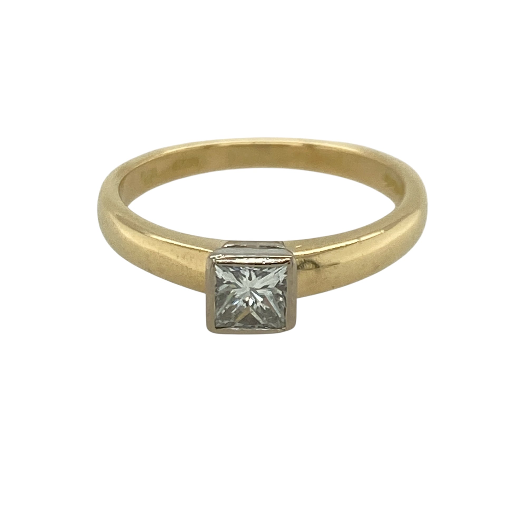 18ct Gold & Diamond Set Solitaire Ring