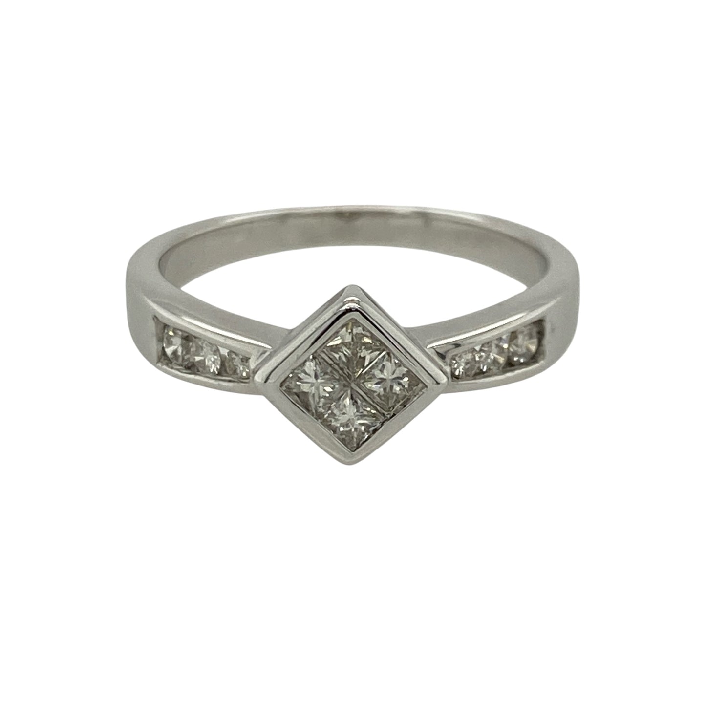 18ct White Gold & Diamond Illusion Set Solitaire Ring