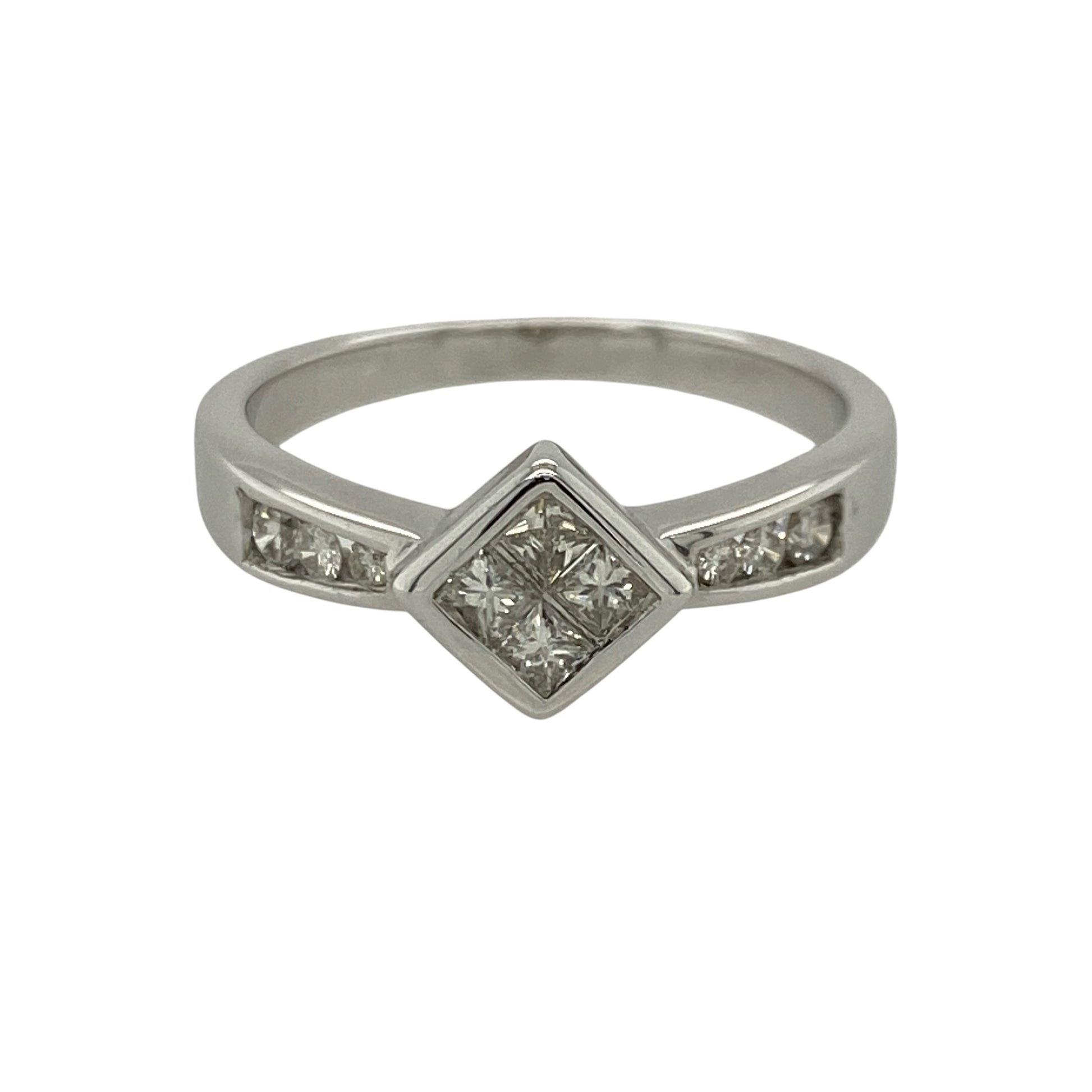 18ct White Gold & Diamond Illusion Set Solitaire Ring
