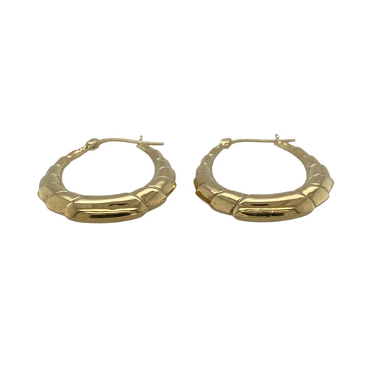 Add timeless elegance and subtle sparkle to your jewellery collection with these pre-owned 9ct yellow gold textured oval creole earrings, featuring a classic oval shape with eye-catching detailing—perfect for everyday wear, occasion styling, or thoughtful gifting.

Design: The earrings feature an elegant oval creole design with textured detailing throughout, creating a stylish light-catching finish that adds depth and character to the classic hoop style.