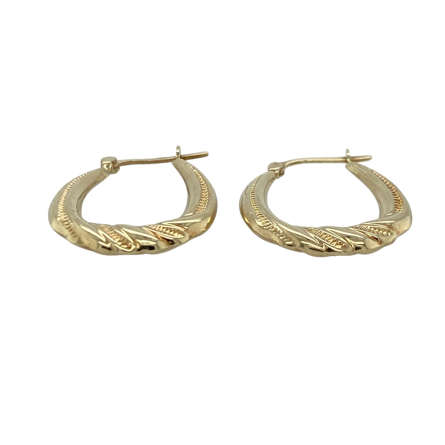 Add elegant texture and timeless style to your jewellery collection with these pre-owned 9ct yellow gold textured twist style oval creole earrings, featuring a classic oval silhouette with eye-catching detailing—perfect for everyday wear, occasion styling, or thoughtful gifting.

Design: The earrings feature an elegant oval creole design with textured twist detailing, creating a beautiful light-catching effect and adding depth to the classic hoop style.