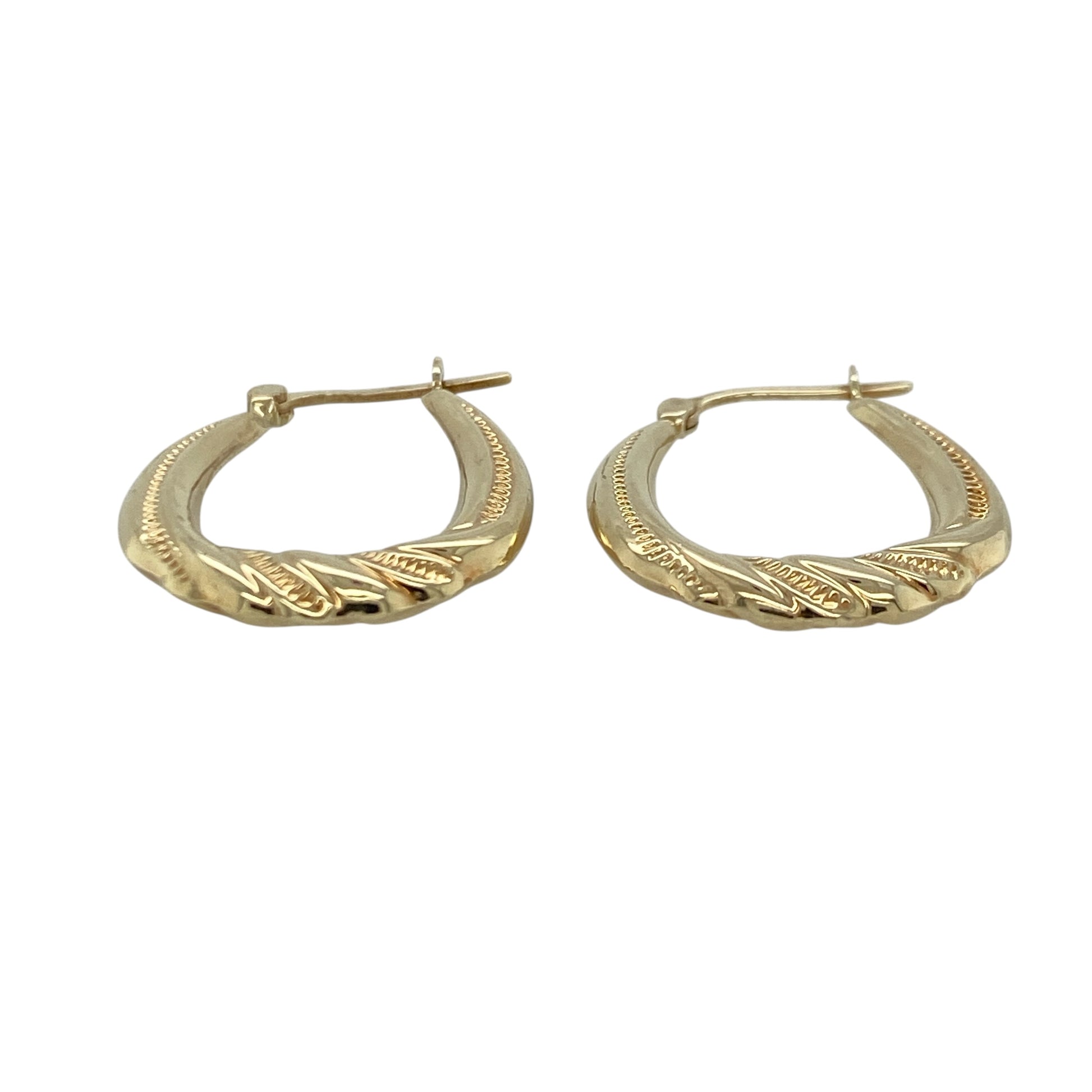 Add elegant texture and timeless style to your jewellery collection with these pre-owned 9ct yellow gold textured twist style oval creole earrings, featuring a classic oval silhouette with eye-catching detailing—perfect for everyday wear, occasion styling, or thoughtful gifting.

Design: The earrings feature an elegant oval creole design with textured twist detailing, creating a beautiful light-catching effect and adding depth to the classic hoop style.