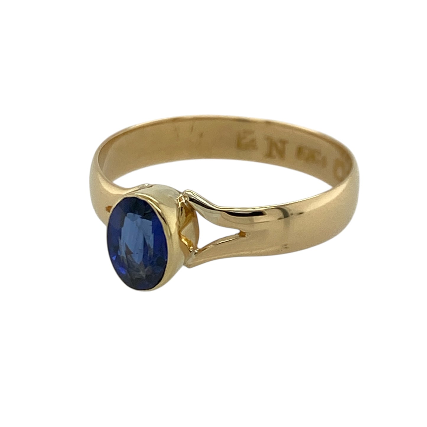 Add timeless elegance and rich colour to your jewellery collection with this pre-owned 18ct yellow gold sapphire solitaire ring, featuring a classic single stone design with sophisticated everyday appeal—perfect for special occasions, gifting, or refined daily wear.

Design: The ring showcases a beautiful oval sapphire centre stone measuring approximately 6.5mm by 4.5mm, creating a striking focal point with deep blue colour and timeless charm.