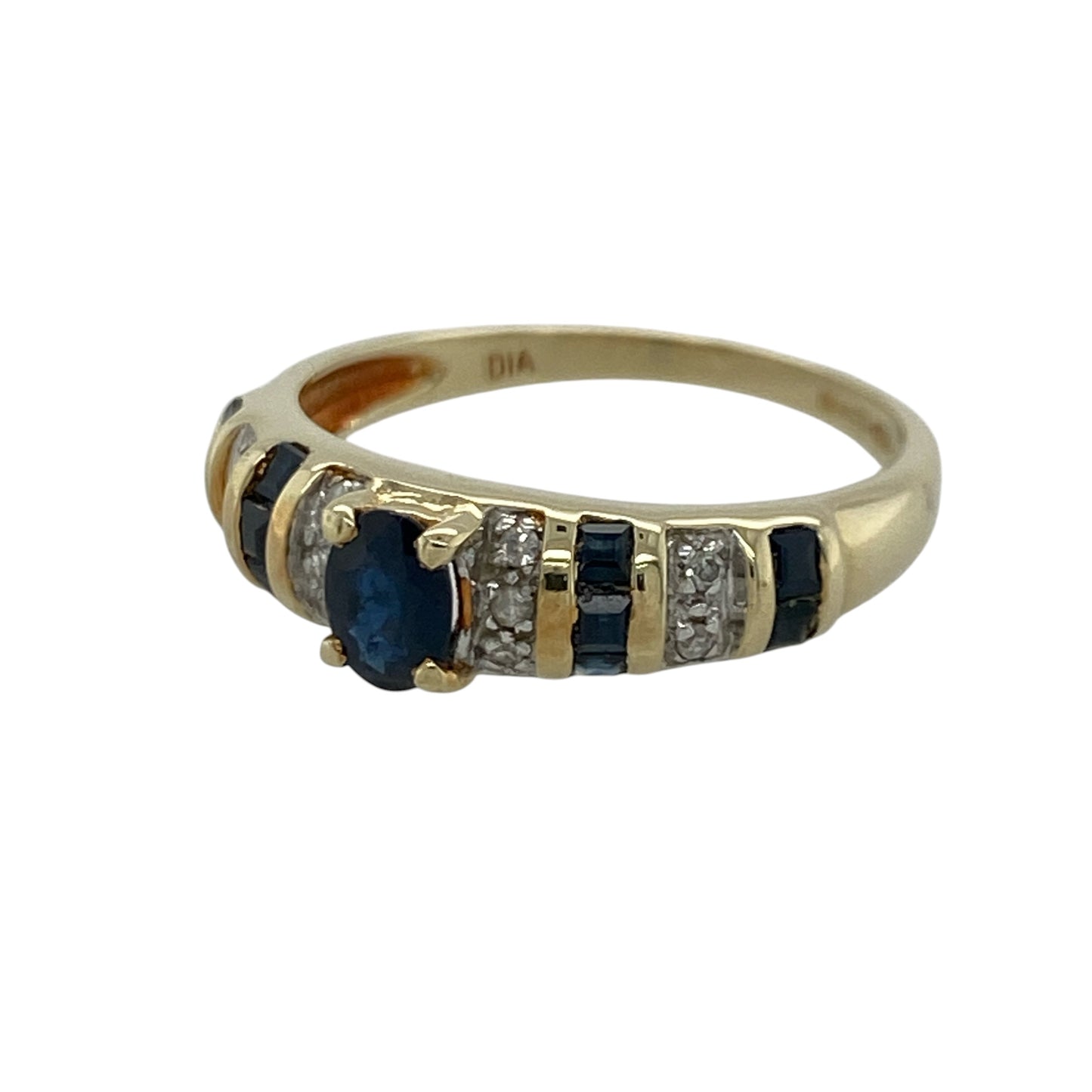 Add timeless elegance and rich colour to your jewellery collection with this pre-owned 14ct yellow gold diamond and sapphire band ring, featuring a classic gemstone design with refined sparkle and everyday sophistication—perfect for special occasions, gifting, or elegant daily wear.

Design: The ring showcases a beautiful oval sapphire centre stone measuring approximately 5mm by 4mm, complemented by additional sapphires and sparkling diamonds set along the band.