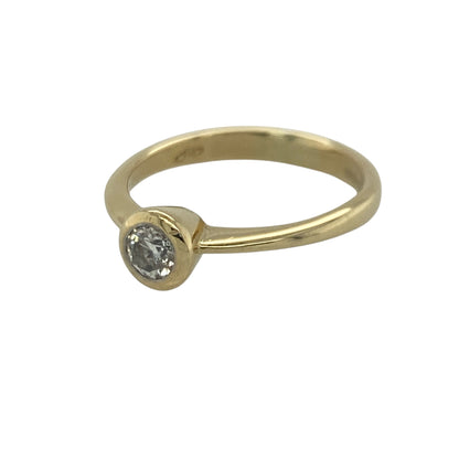 Add timeless elegance and contemporary sophistication to your jewellery collection with this pre-owned 18ct yellow gold diamond rubover set solitaire ring, featuring a classic single-stone design with sleek modern styling—perfect for engagements, special occasions, or luxurious everyday wear.

Design: The ring showcases a sparkling brilliant cut solitaire diamond weighing approximately 0.25ct, securely housed within a smooth rubover setting.