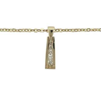 Add contemporary elegance and timeless sparkle to your jewellery collection with this pre-owned 9ct yellow gold diamond bar pendant necklace, featuring a sleek modern design with refined everyday appeal—perfect for gifting, layering, or sophisticated daily wear.

Design: The necklace features a stylish bar pendant measuring approximately 1.7cm in length including the bail.