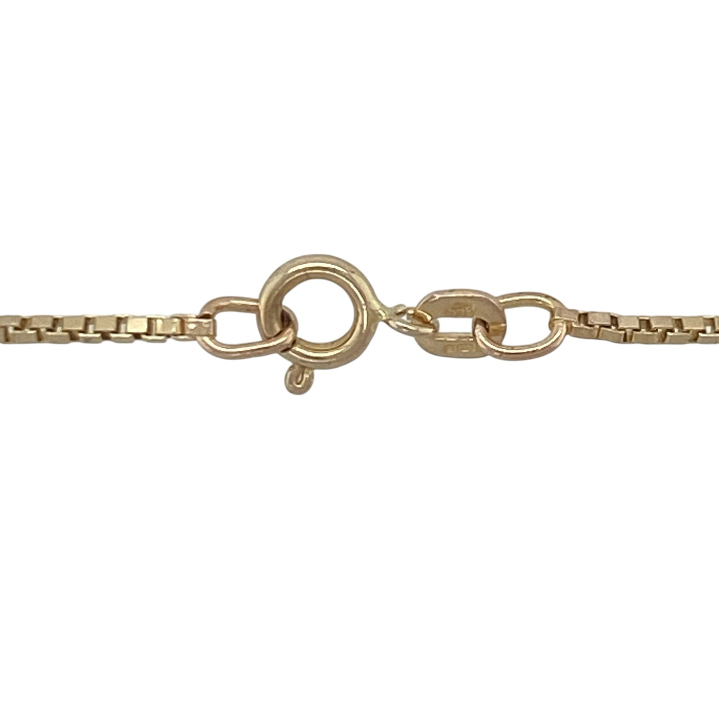 Add timeless elegance to your jewellery collection with this pre-owned 9ct yellow gold box chain, featuring a sleek and durable design with versatile everyday appeal—perfect for wearing alone, pairing with a favourite pendant, or layering with other necklaces.

Design: The chain features classic box links measuring approximately 1mm wide, creating a smooth and sophisticated appearance with clean lines and subtle light-catching detail.