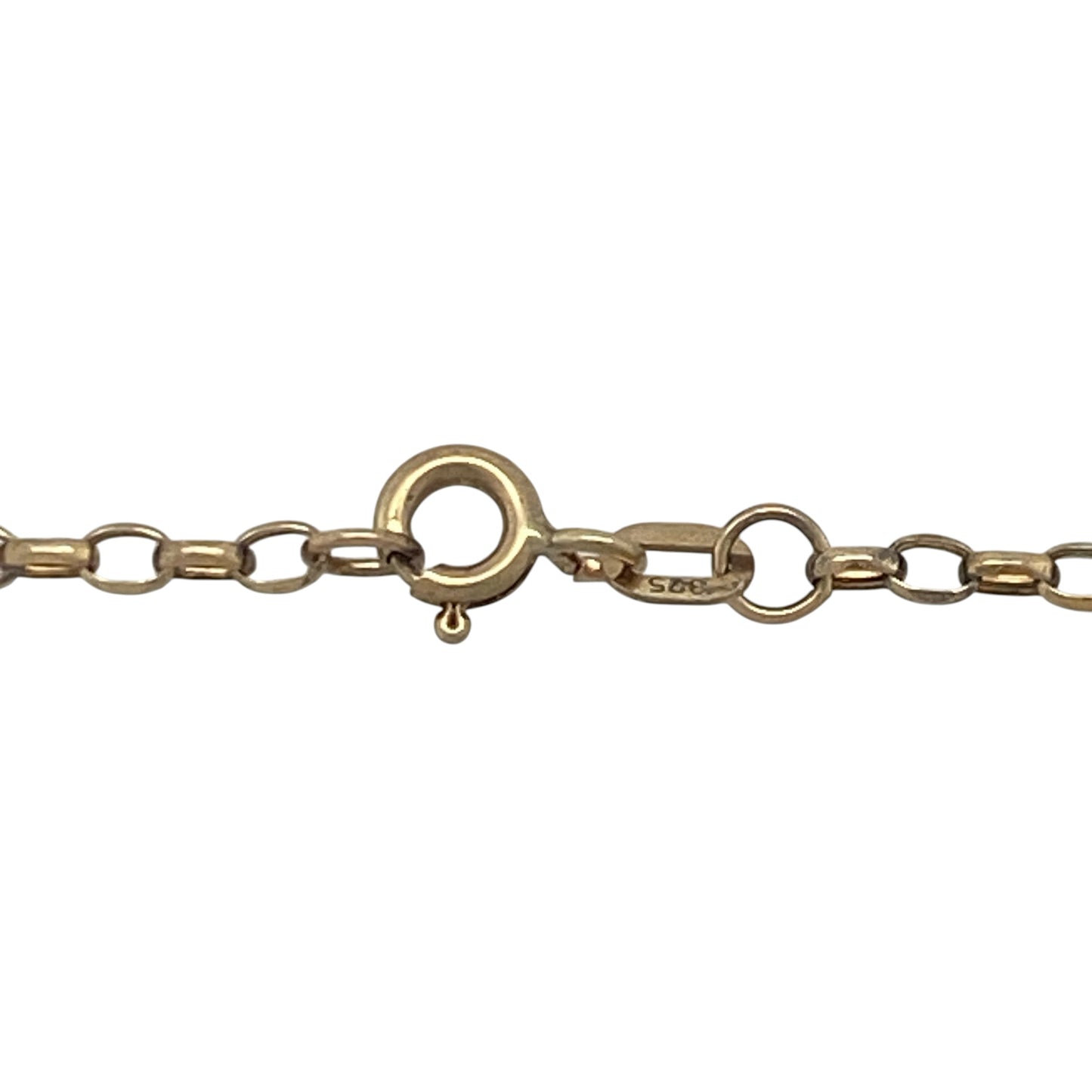 Add timeless simplicity to your jewellery collection with this pre-owned 9ct yellow gold belcher chain, featuring a classic link design with versatile everyday appeal—perfect for wearing alone, pairing with a favourite pendant, or layering with other necklaces.

Design: The chain features traditional belcher links measuring approximately 2mm wide, creating a classic and elegant appearance with a polished finish that catches the light beautifully.
