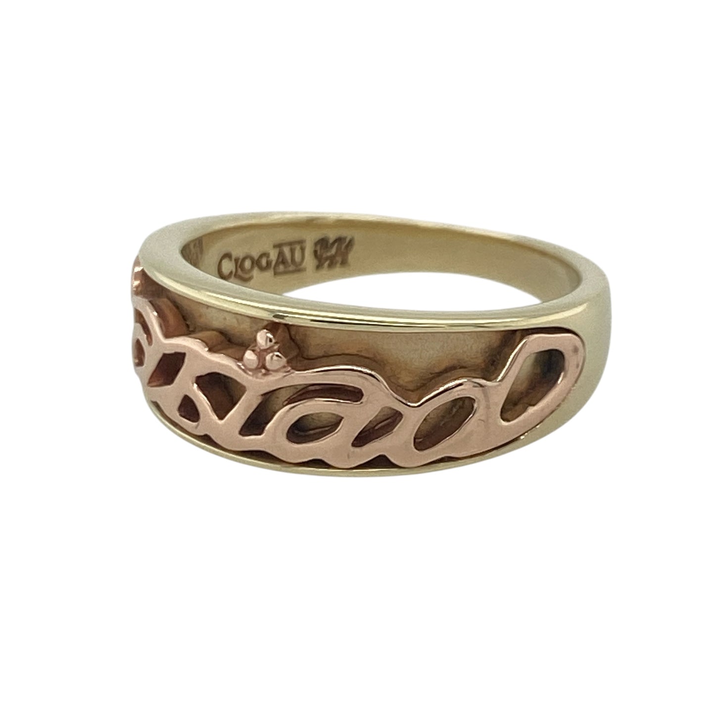 Add a touch of Welsh heritage and romantic symbolism to your jewellery collection with this pre-owned 9ct yellow and rose gold Clogau Cariad band ring, featuring an elegant design with timeless everyday appeal—perfect for gifting, anniversaries, or meaningful daily wear.

Design: The ring features Clogau's iconic Cariad design across the front, measuring approximately 7mm wide.
