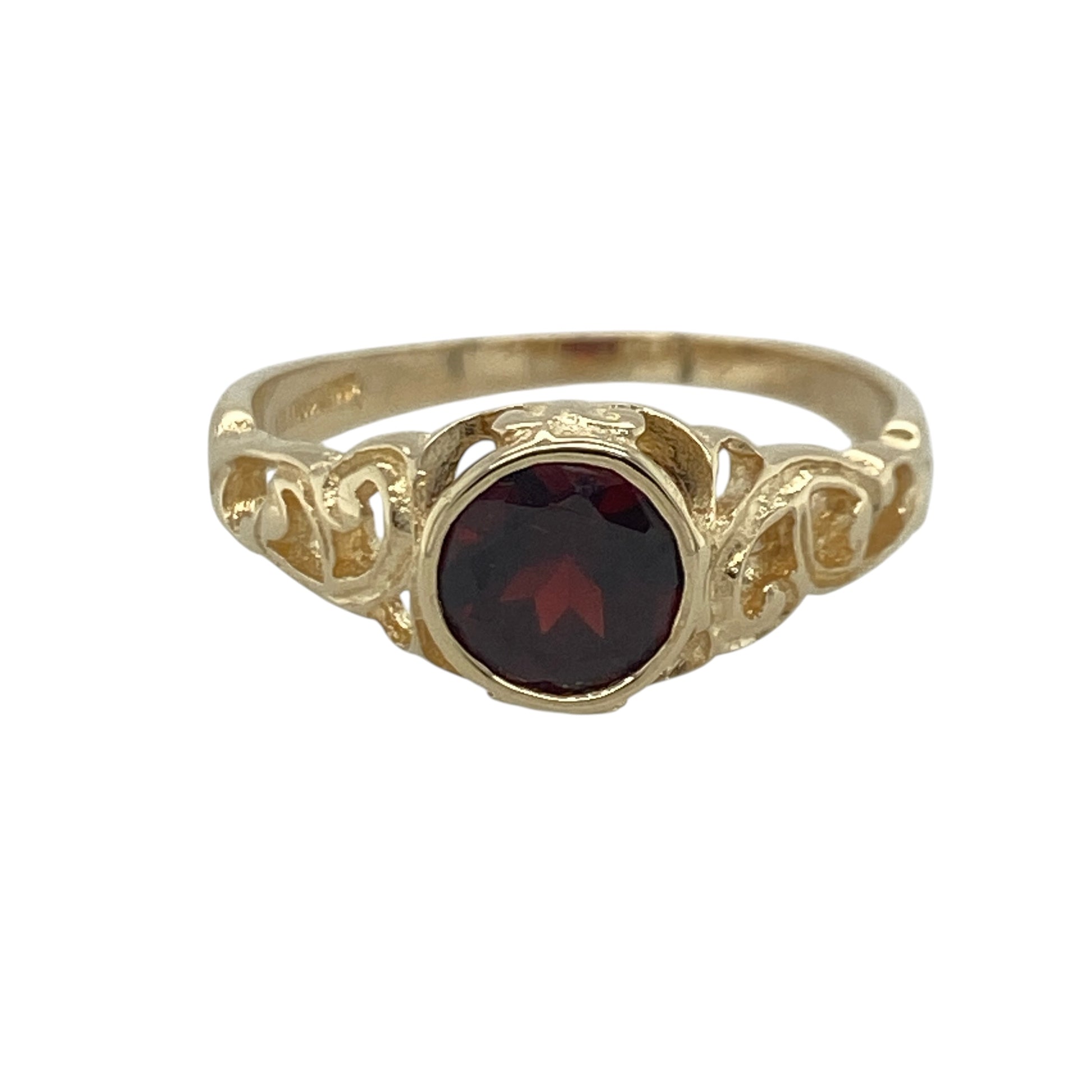 9ct Gold & Garnet Patterned Ring
