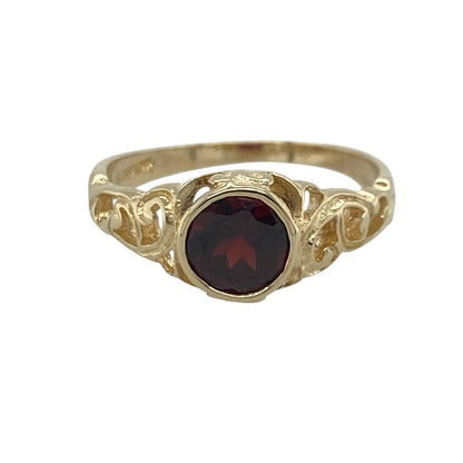 9ct Gold & Garnet Patterned Ring
