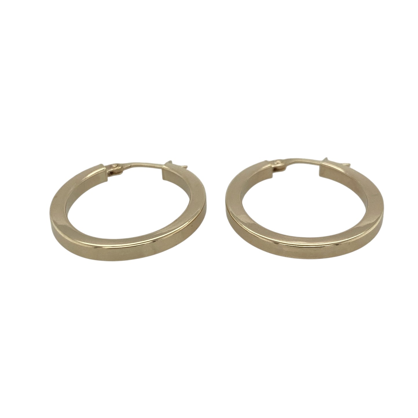 Add timeless simplicity and everyday elegance to your jewellery collection with these pre-owned 9ct yellow gold plain oval creole earrings, featuring a classic design with versatile appeal—perfect for daily wear, gifting, or effortless styling.

Design: The earrings feature a sleek plain oval creole design with smooth polished surfaces that create a clean and sophisticated appearance. Their classic shape makes them a versatile accessory suitable for any occasion. 