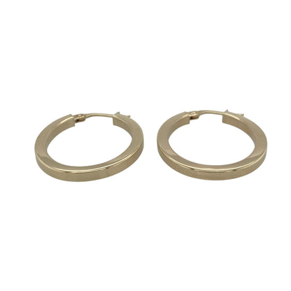 Add timeless simplicity and everyday elegance to your jewellery collection with these pre-owned 9ct yellow gold plain oval creole earrings, featuring a classic design with versatile appeal—perfect for daily wear, gifting, or effortless styling.

Design: The earrings feature a sleek plain oval creole design with smooth polished surfaces that create a clean and sophisticated appearance. Their classic shape makes them a versatile accessory suitable for any occasion. 