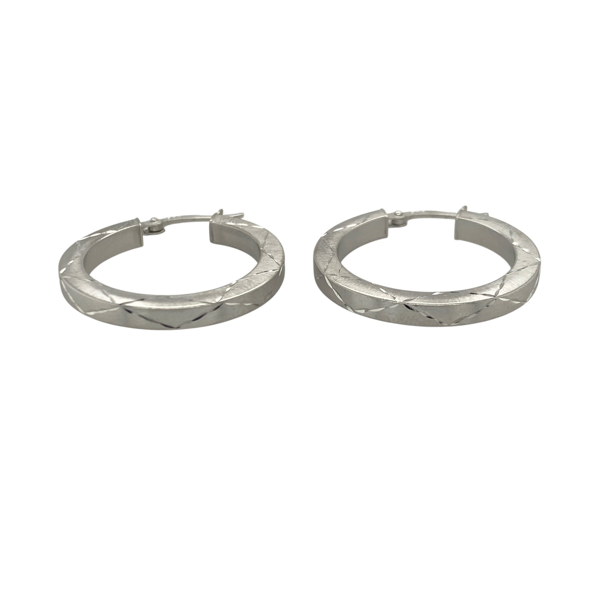 Add contemporary elegance to your jewellery collection with these pre-owned 9ct white gold criss-cross patterned hoop creole earrings, featuring a stylish textured finish with versatile everyday appeal—perfect for gifting, daily wear, or sophisticated occasion styling.

Design: The earrings feature a classic hoop creole design enhanced with an attractive criss-cross pattern and brushed effect finish.