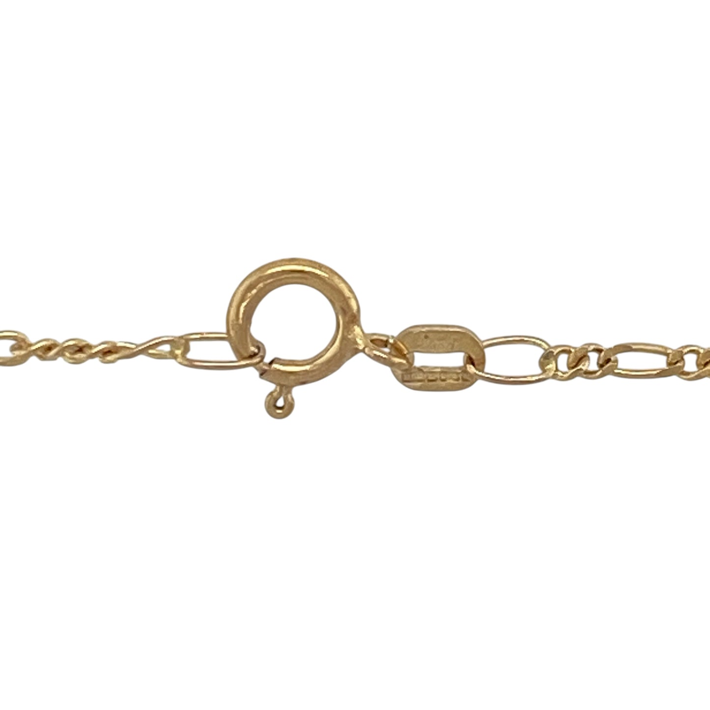 Add timeless style and everyday versatility to your jewellery collection with this pre-owned 9ct gold Figaro chain, featuring a classic Italian-inspired link design with elegant everyday appeal—perfect for wearing alone, pairing with a favourite pendant, or layering with other necklaces.

Design: The chain features the traditional Figaro link pattern with alternating short and elongated links measuring approximately 1mm wide