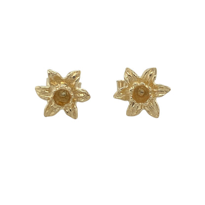 Bring national pride and floral charm to your collection with these pre-owned 9ct yellow gold Welsh daffodil stud earrings, celebrating the iconic symbol of Wales in a timeless and elegant design—perfect for everyday wear or thoughtful gifting.

Design: Each earring features a detailed daffodil motif, capturing the delicate shape and spirit of the national flower of Wales.
Material: Made from 9-carat yellow gold, the polished finish enhances the warm tone and fine detailing of the floral design.