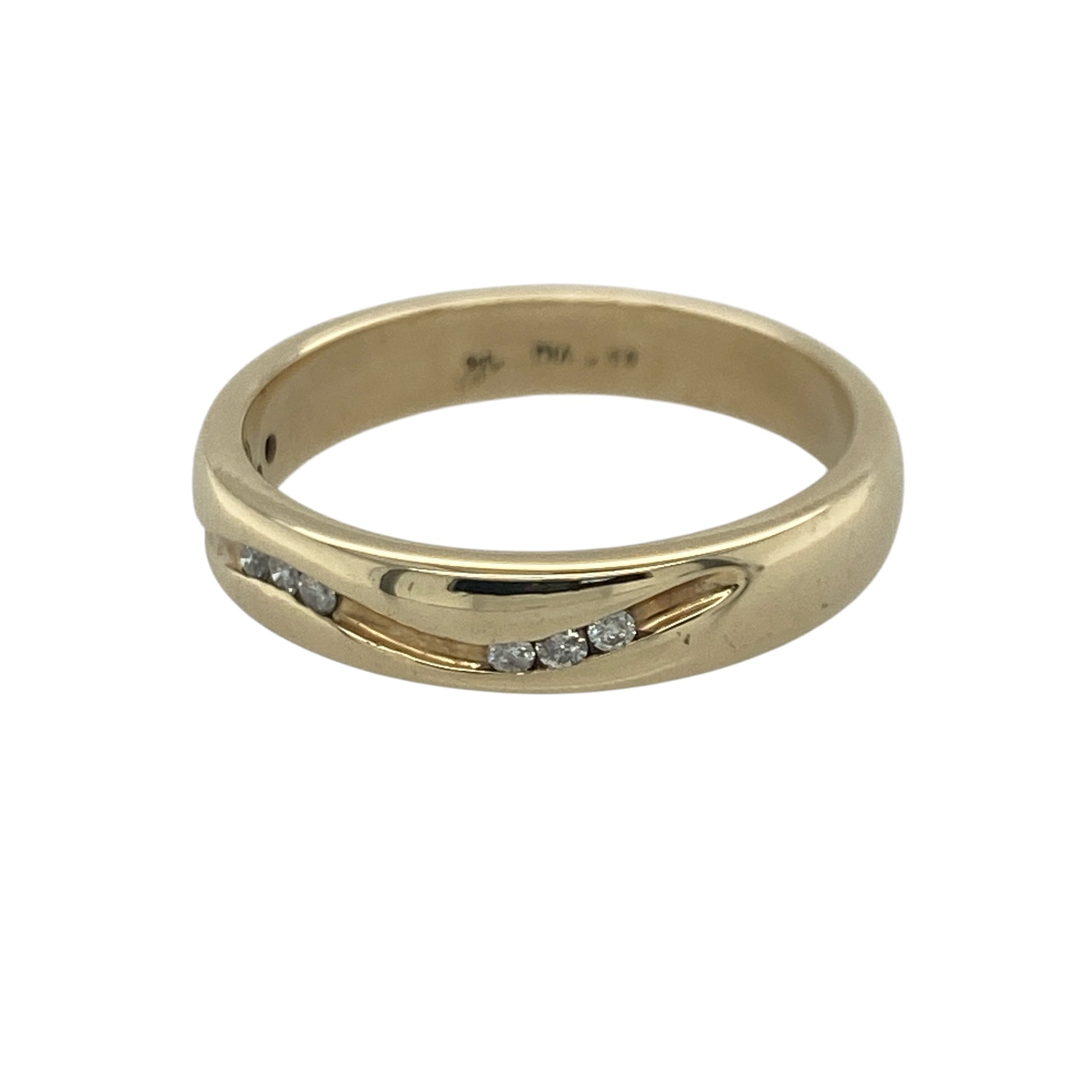 Add timeless sparkle and contemporary elegance to your jewellery collection with this pre-owned 9ct yellow gold diamond wave band ring, featuring a flowing design with sophisticated everyday appeal—perfect for special occasions, gifting, or refined daily wear.

Design: The ring features an elegant wave-inspired band measuring approximately 4mm wide, creating a graceful flowing appearance across the finger.