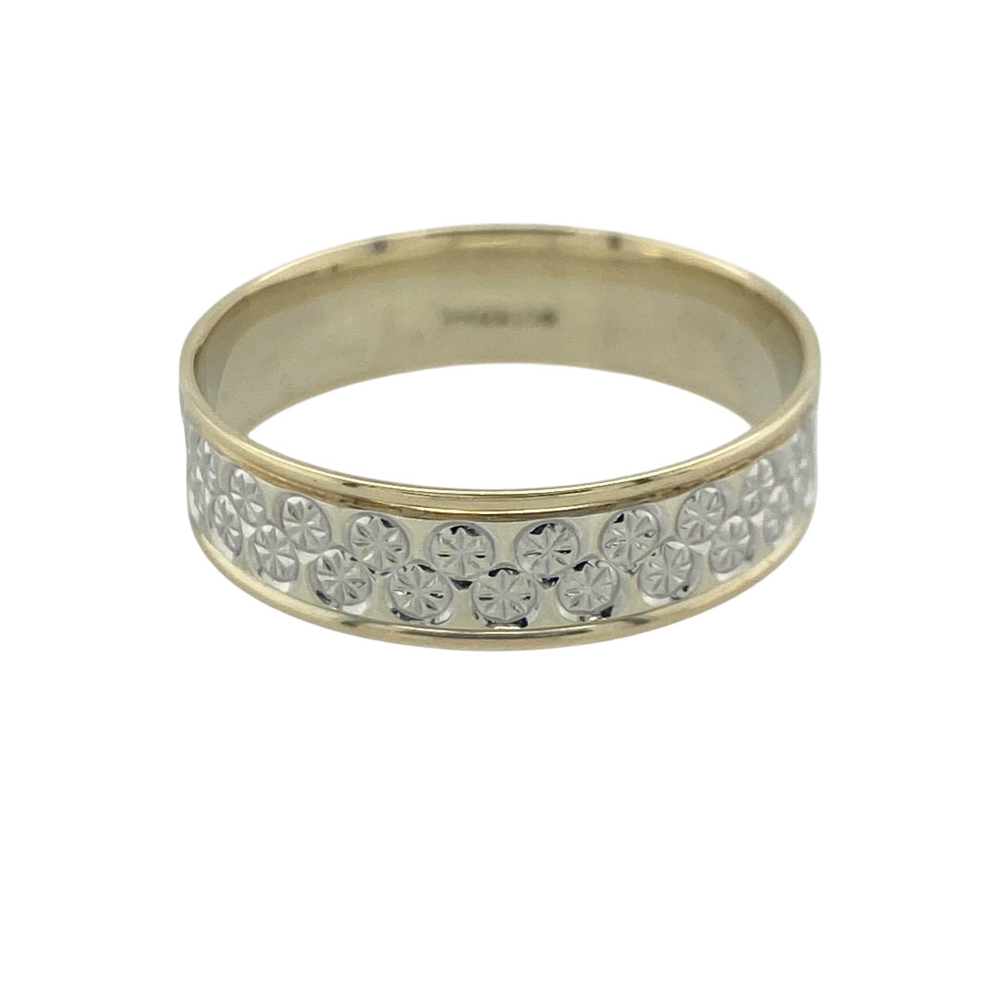 Add timeless style and elegant two-tone detailing to your jewellery collection with this pre-owned 9ct yellow and white gold patterned band ring, featuring a distinctive design with versatile everyday appeal—perfect for daily wear, gifting, or as a stylish wedding band alternative.

Design: The ring features a striking 6mm wide band with a patterned white gold section running through the centre, framed by polished yellow gold edges at the top and bottom.