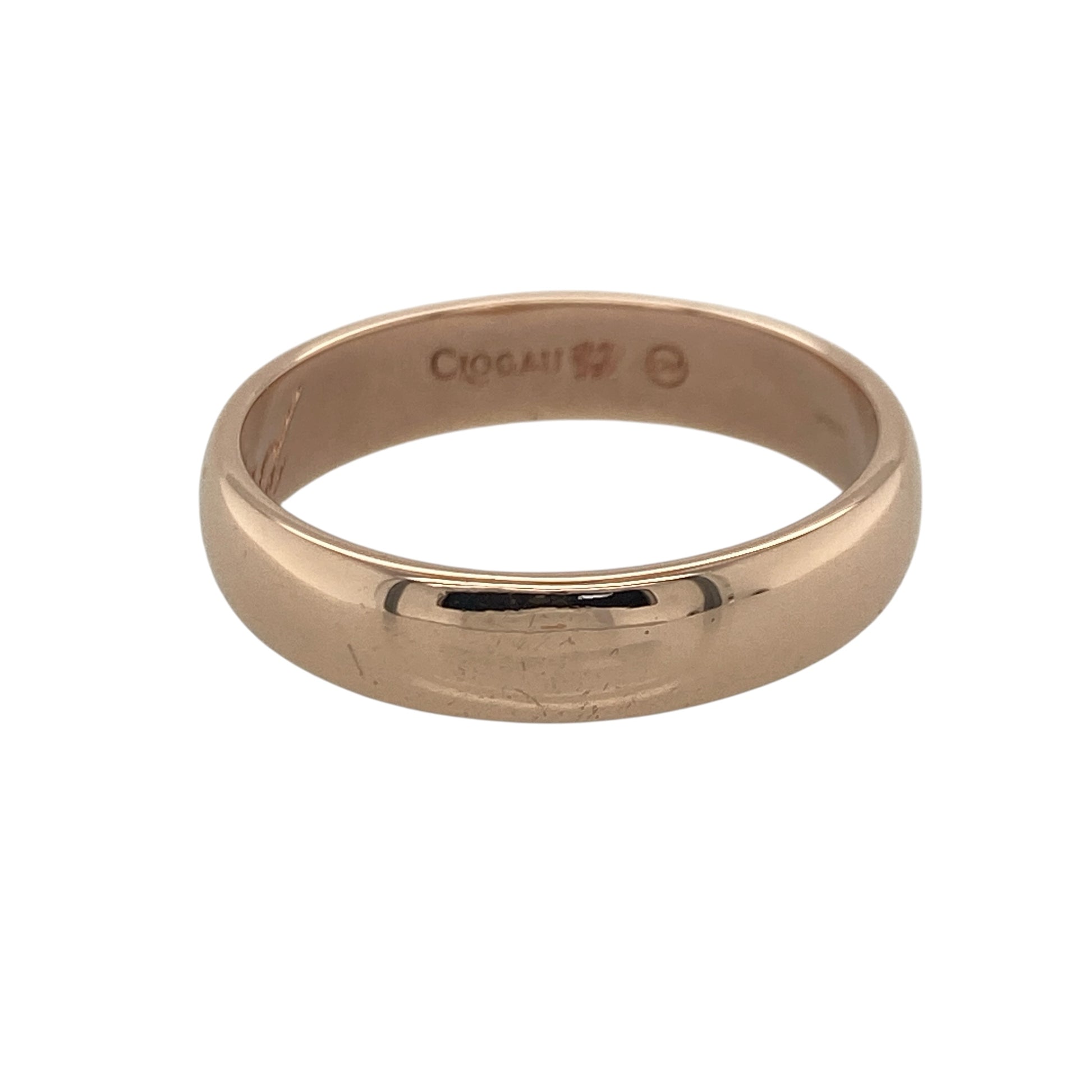 Celebrate love and Welsh heritage with this pre-owned 9ct rose gold Clogau Cariad wedding band ring, featuring an iconic design with timeless elegance and meaningful everyday appeal—perfect as a wedding band, anniversary ring, or treasured keepsake.

Design: The ring features the distinctive Clogau Cariad design in a classic 5mm wide band, offering a stylish and instantly recognisable look.