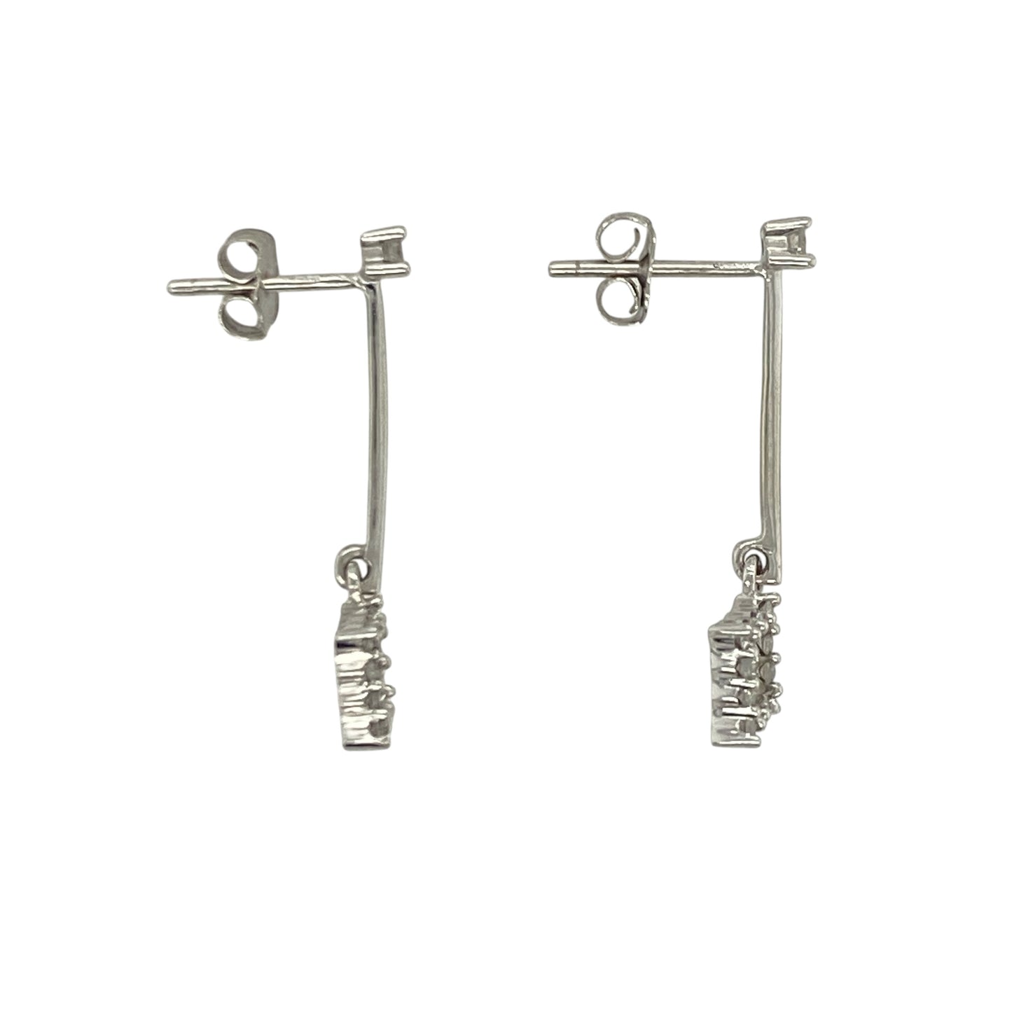 Add timeless sparkle and elegant sophistication to your jewellery collection with these pre-owned 9ct white gold diamond drop earrings, featuring a graceful design with refined everyday appeal—perfect for special occasions, gifting, or luxurious daily wear.

Design: The earrings feature an elegant drop design measuring approximately 28mm in length, creating a beautifully elongated silhouette that moves gracefully when worn.
