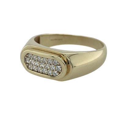 Add contemporary sparkle and distinctive style to your jewellery collection with this pre-owned 9ct yellow gold cubic zirconia signet ring, featuring an eye-catching modern design with bold everyday appeal—perfect for gifting, special occasions, or statement wear.

Design: The ring showcases a unique oval-shaped signet-style top positioned on its side, creating a contemporary and distinctive look.