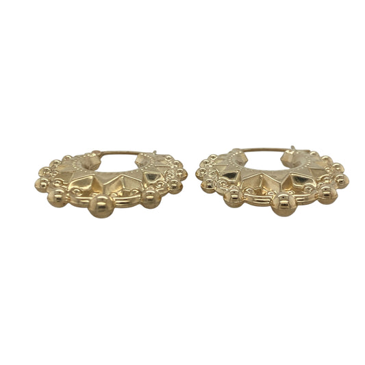 Add vintage-inspired elegance and timeless charm to your jewellery collection with these pre-owned 9ct yellow gold fancy Victorian style hoop creole earrings, featuring an ornate design with sophisticated everyday appeal—perfect for special occasions, gifting, or refined daily wear.

Design: The earrings feature a classic hoop creole silhouette enhanced with intricate Victorian-inspired detailing, creating a beautifully decorative and eye-catching appearance.