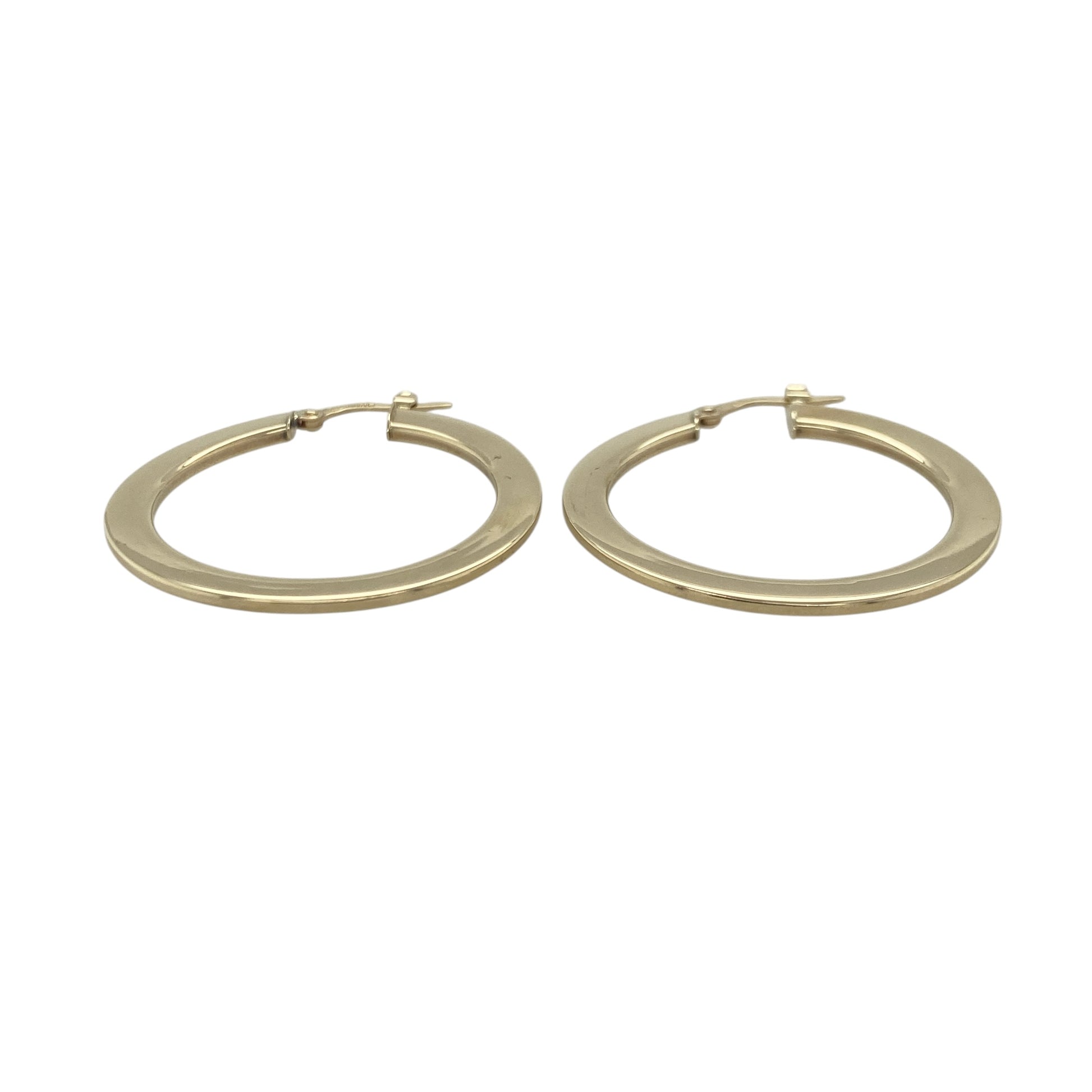Add timeless elegance and effortless style to your jewellery collection with these pre-owned 9ct yellow gold plain flat hoop creole earrings, featuring a classic design with versatile everyday appeal—perfect for gifting, daily wear, or complementing any jewellery collection.

Design: The earrings feature a sleek plain flat hoop creole design with an approximate diameter of 31mm, creating a stylish and flattering silhouette.