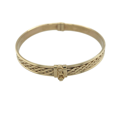 Add a touch of heritage-inspired elegance to your jewellery collection with this pre-owned 9ct yellow gold Celtic knot hinged bangle, featuring a beautifully symbolic design with timeless everyday appeal—perfect for gifting, celebrating Celtic heritage, or refined daily wear.

Design: The bangle features an attractive Celtic knot design incorporated into a classic hinged profile, creating a striking combination of traditional symbolism and elegant styling.